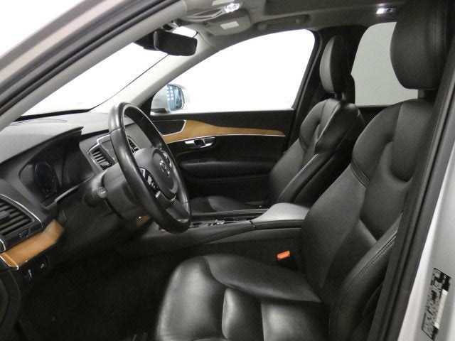 2021 Volvo XC90 Momentum