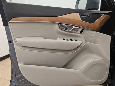 2022 Volvo XC90 Momentum