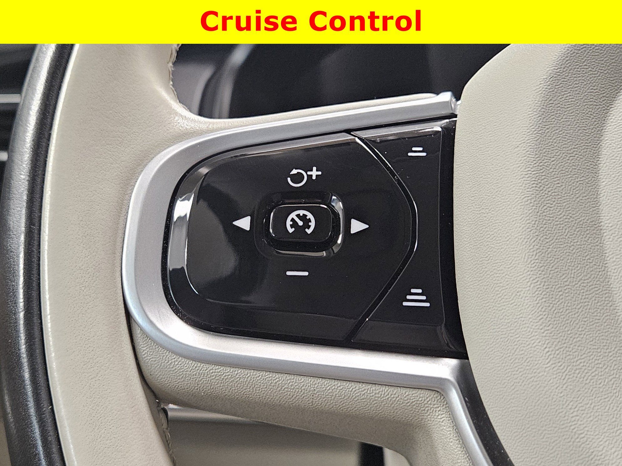 2022 Volvo XC90 Momentum