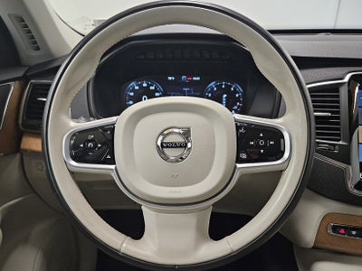 2022 Volvo XC90 Momentum
