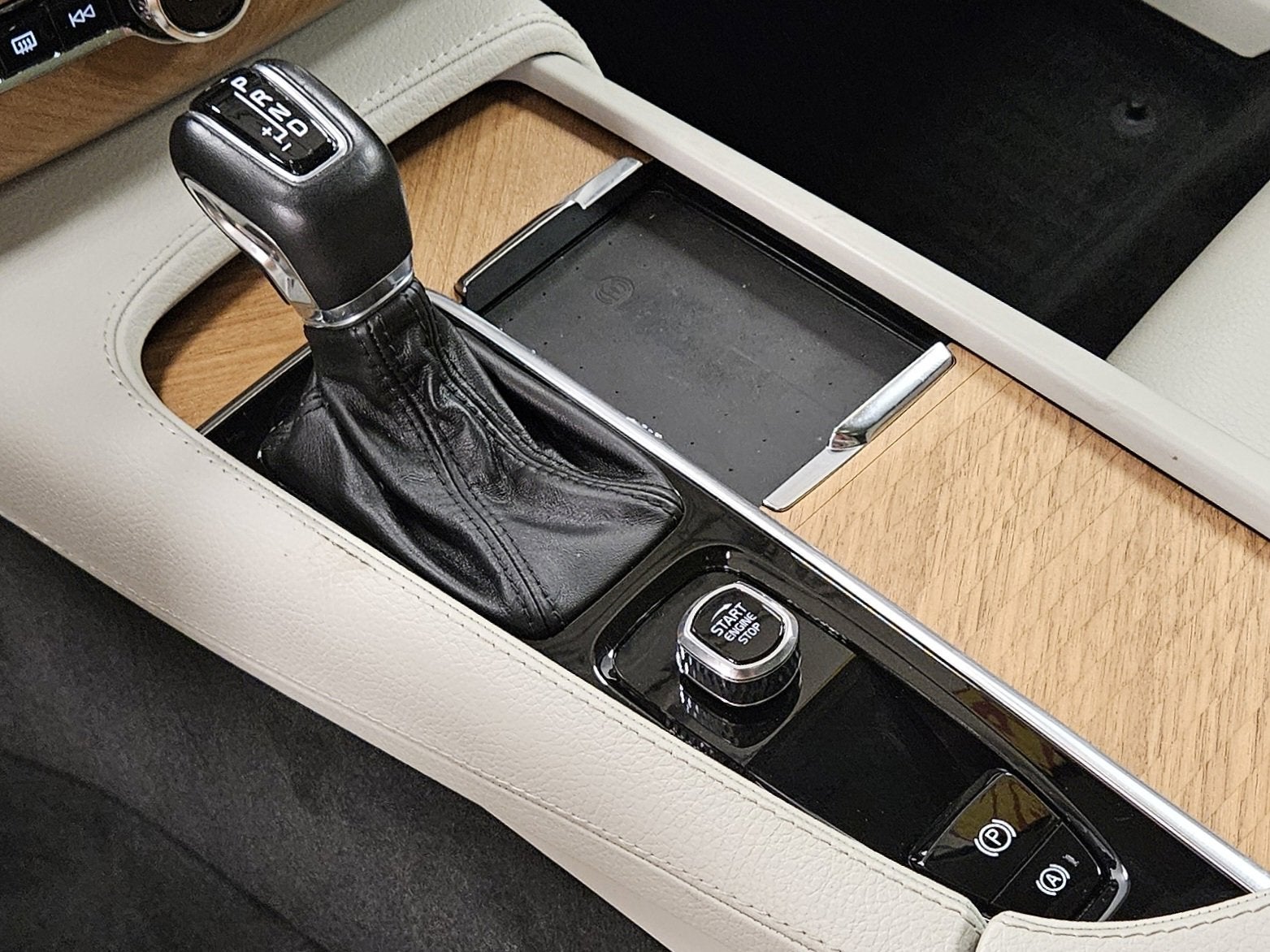 2022 Volvo XC90 Momentum