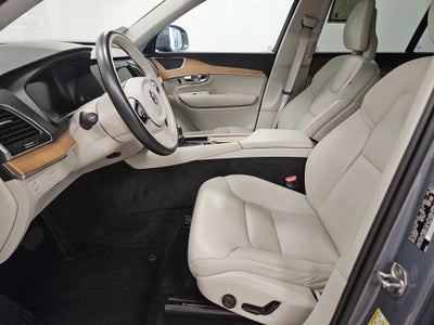 2022 Volvo XC90 Momentum