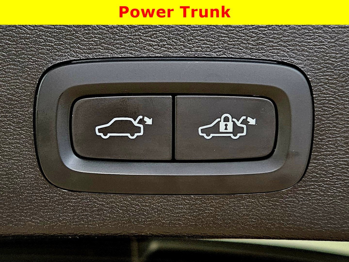 2021 Volvo XC40 Recharge P8