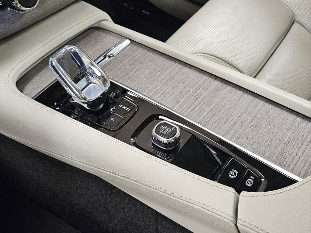 2023 Volvo XC90 Recharge Plug-In Hybrid Ultimate