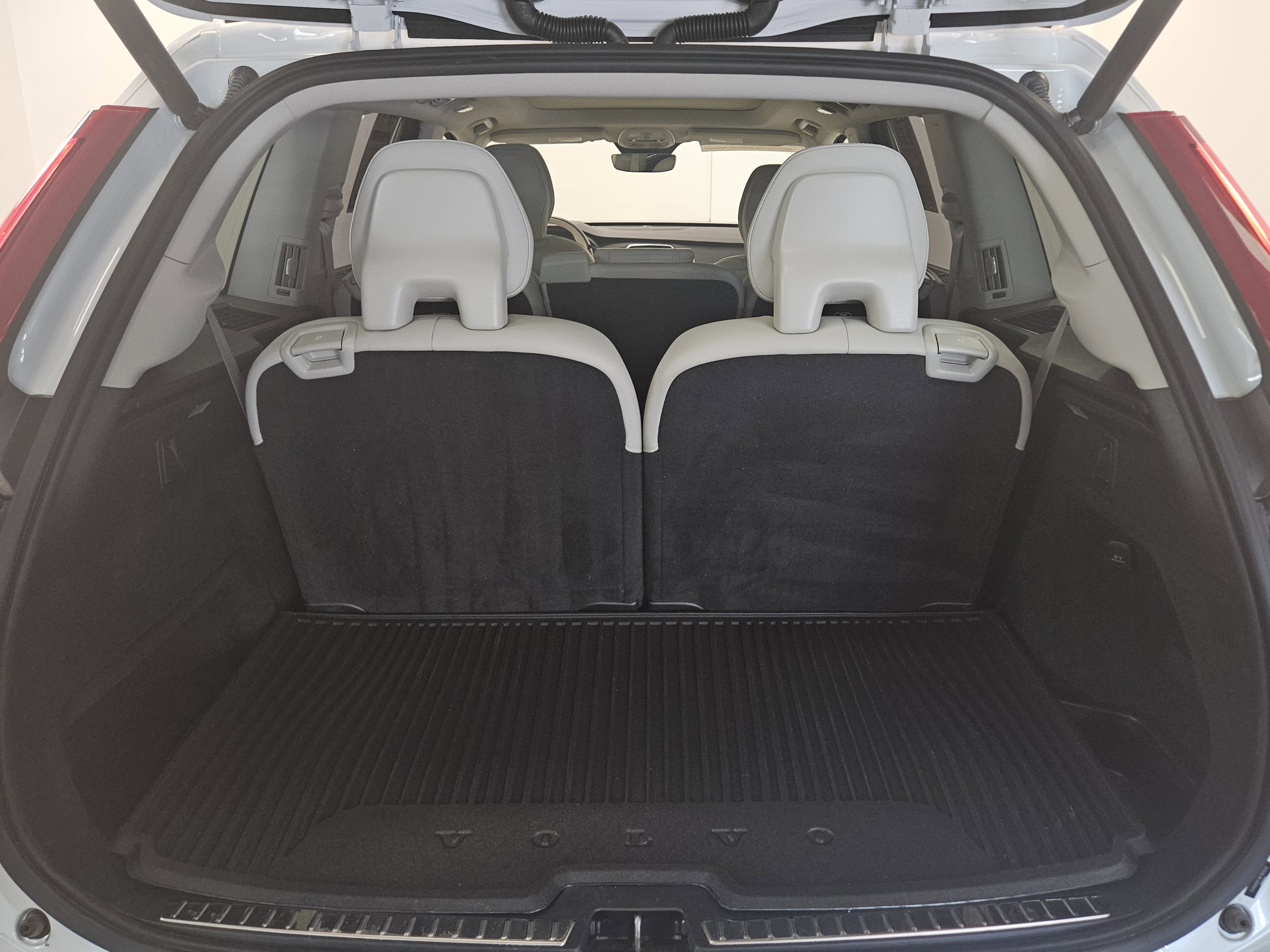 2024 Volvo XC90 Recharge Plug-In Hybrid Ultimate Bright Theme