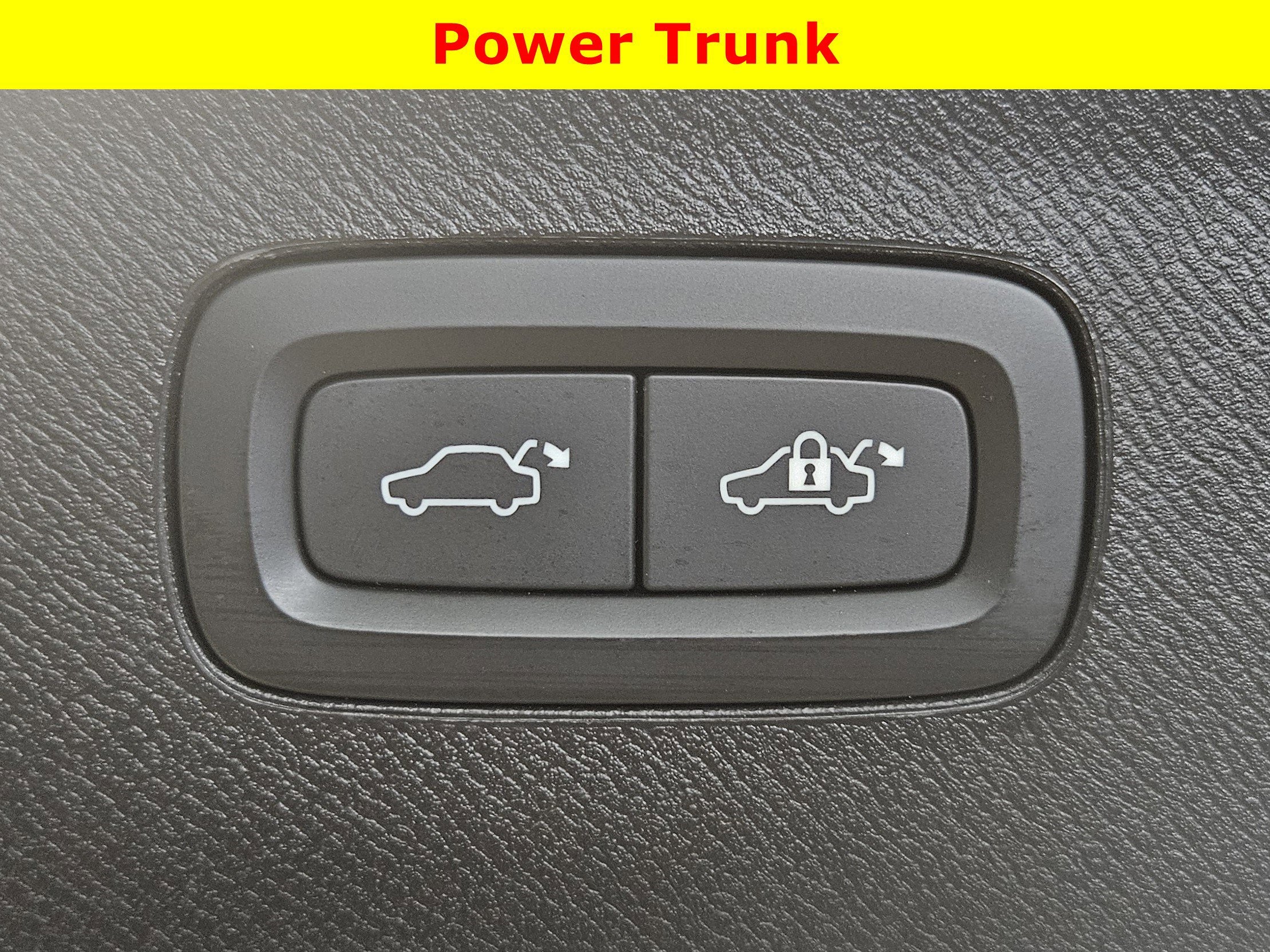 2024 Volvo XC90 Recharge Plug-In Hybrid Ultimate Bright Theme