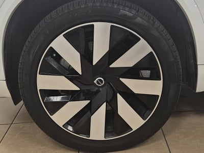 2024 Volvo XC90 Recharge Plug-In Hybrid Ultimate Bright Theme