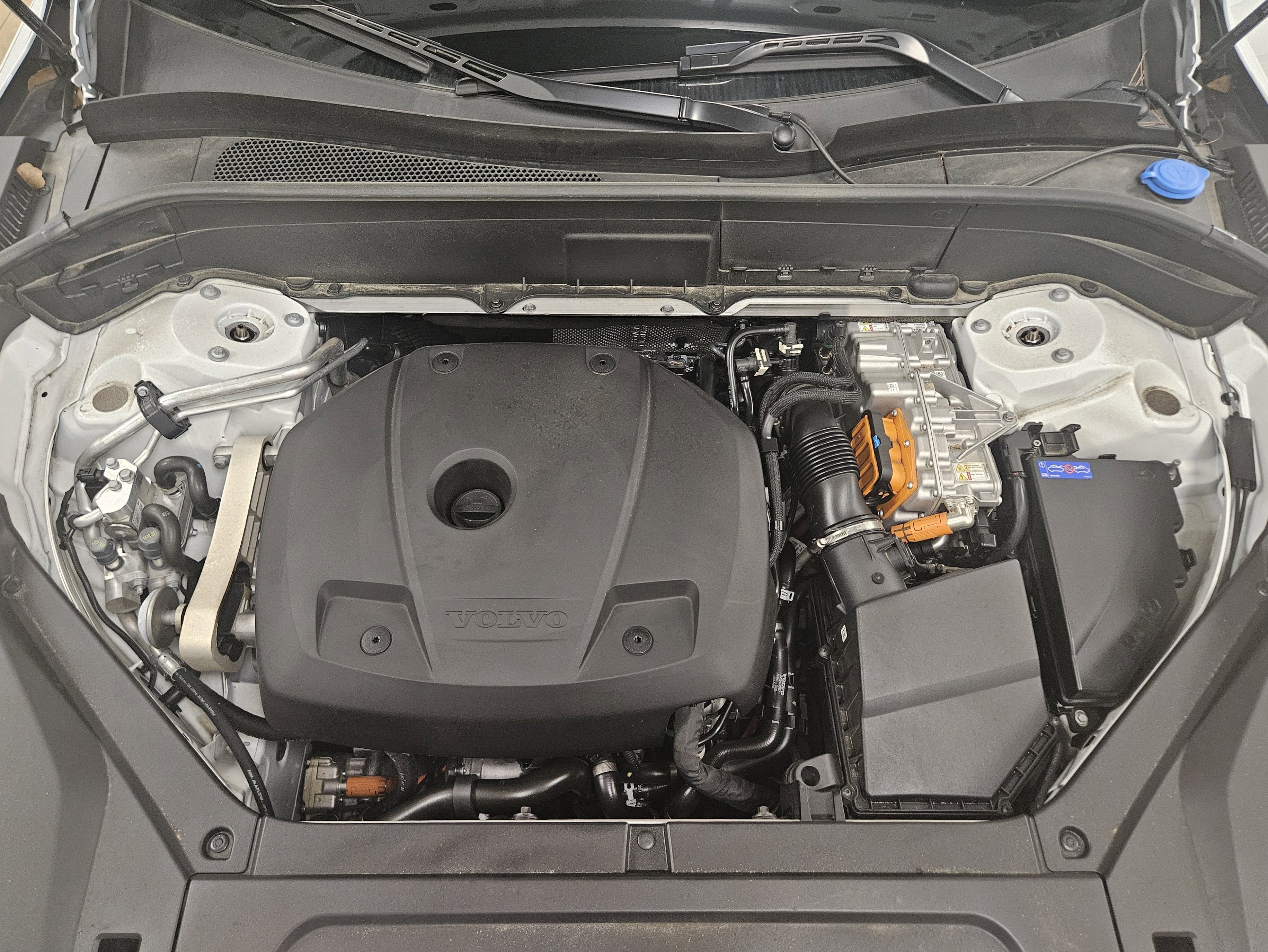 2024 Volvo XC90 Recharge Plug-In Hybrid Ultimate Bright Theme