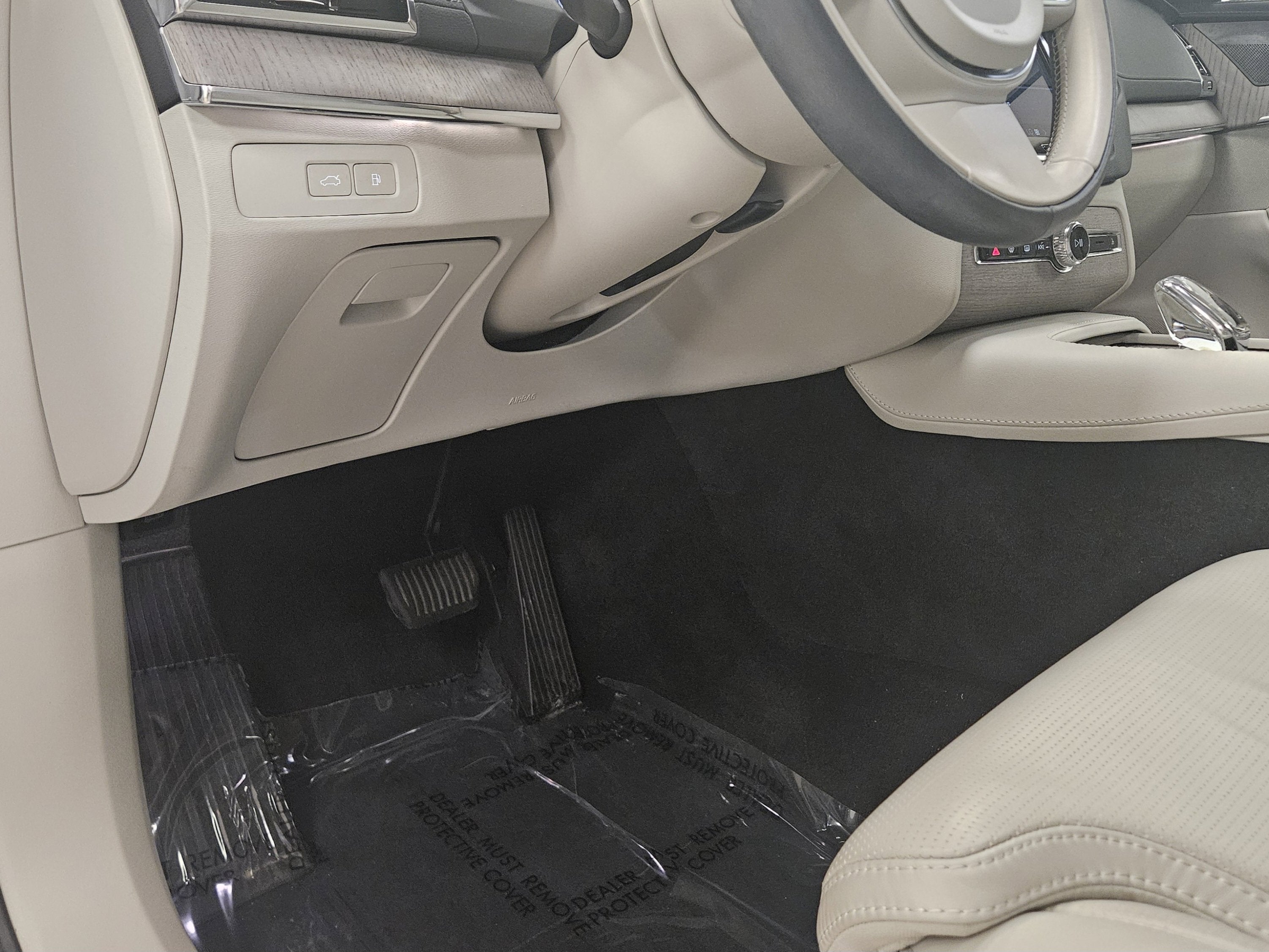 2024 Volvo XC90 Recharge Plug-In Hybrid Ultimate Bright Theme