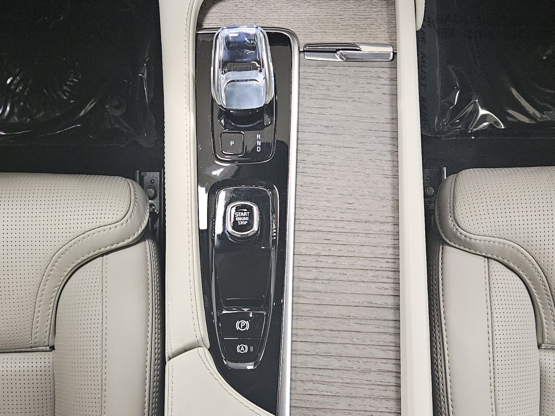 2024 Volvo XC90 Recharge Plug-In Hybrid Ultimate Bright Theme