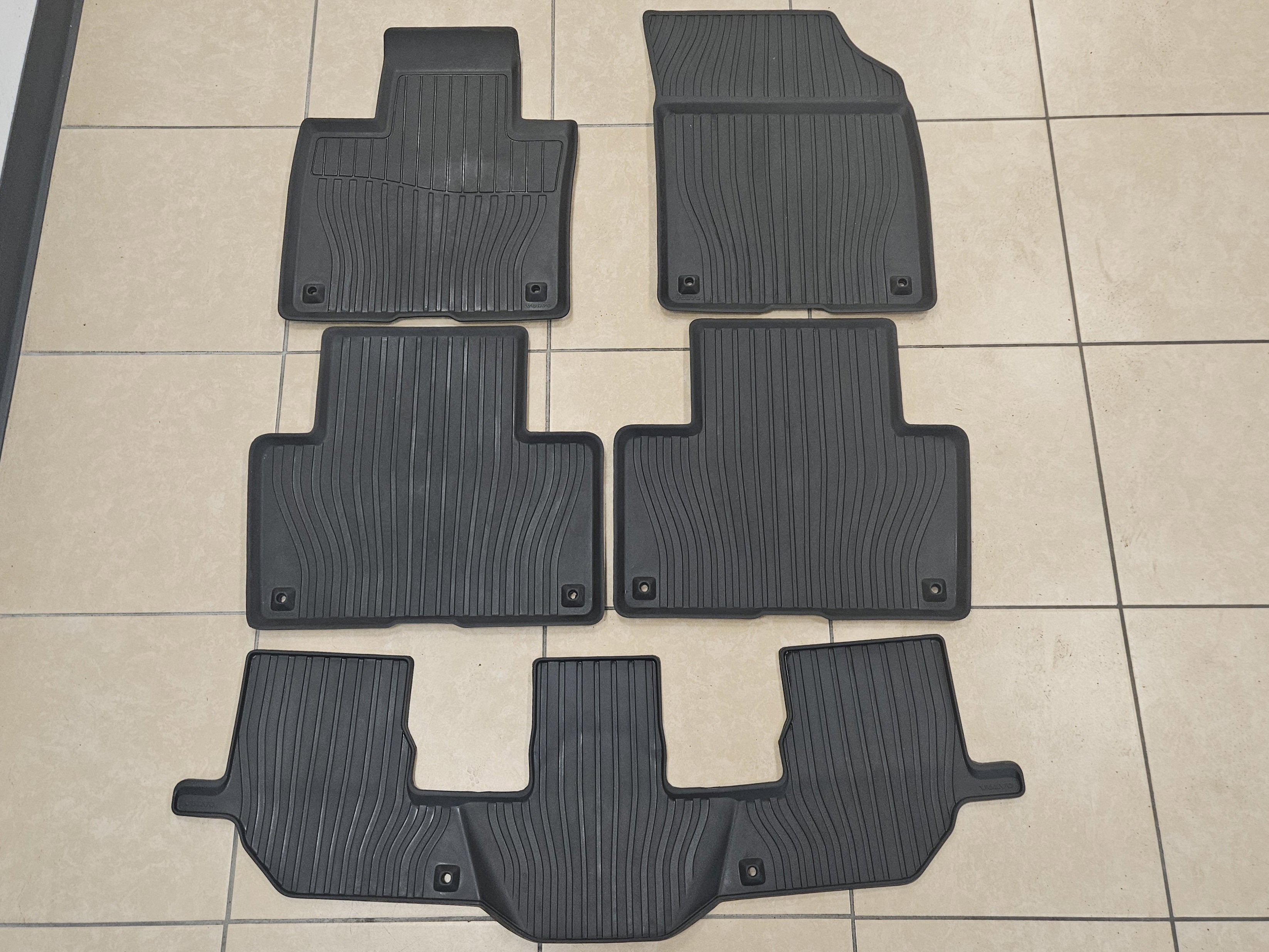 2024 Volvo XC90 Recharge Plug-In Hybrid Ultimate Bright Theme