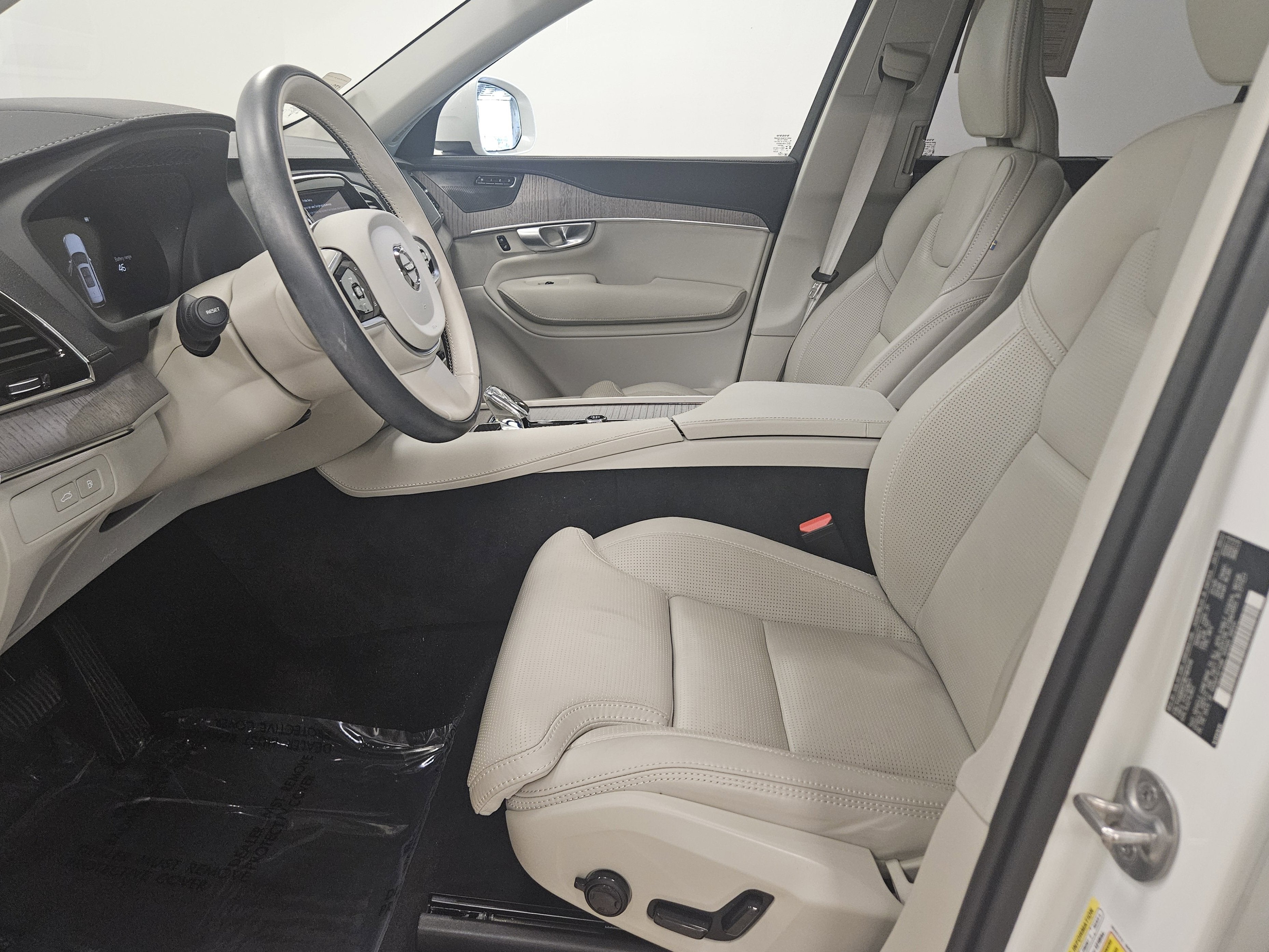 2024 Volvo XC90 Recharge Plug-In Hybrid Ultimate Bright Theme