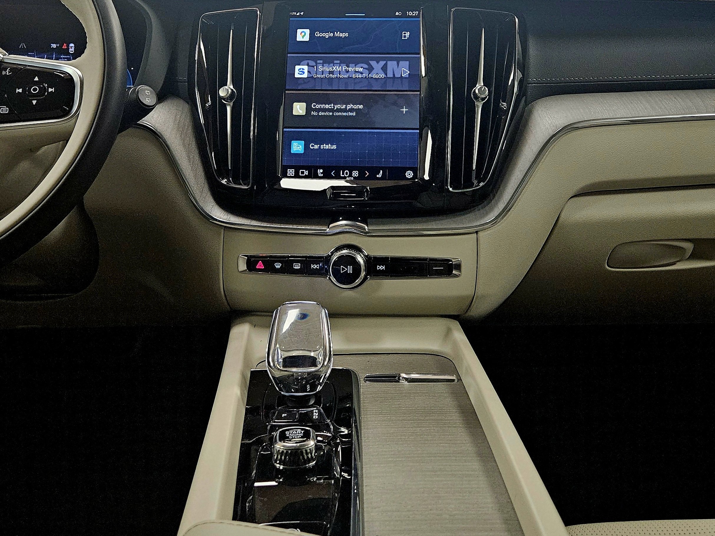 2024 Volvo XC60 Recharge Plug-In Hybrid Ultimate Dark Theme