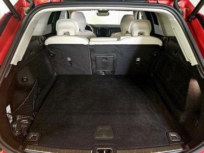 2024 Volvo XC60 Recharge Plug-In Hybrid Ultimate Dark Theme