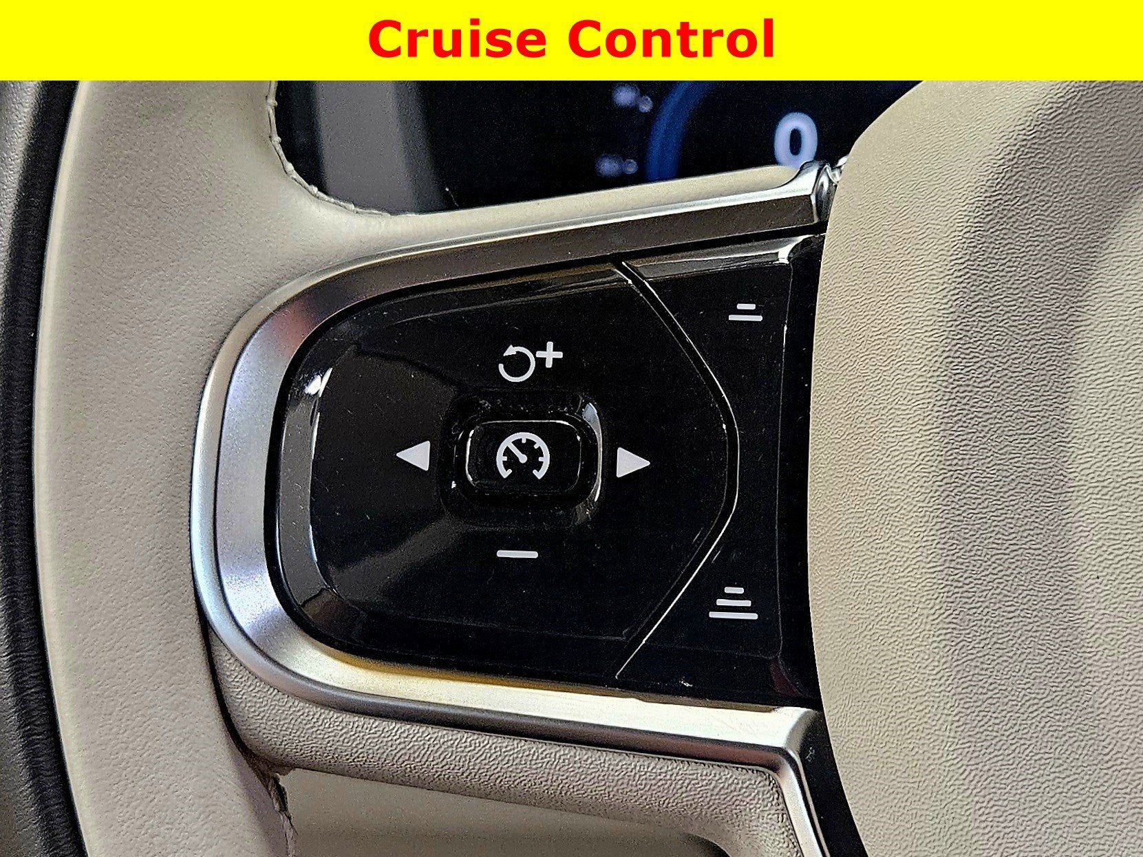 2024 Volvo XC60 Recharge Plug-In Hybrid Ultimate Dark Theme