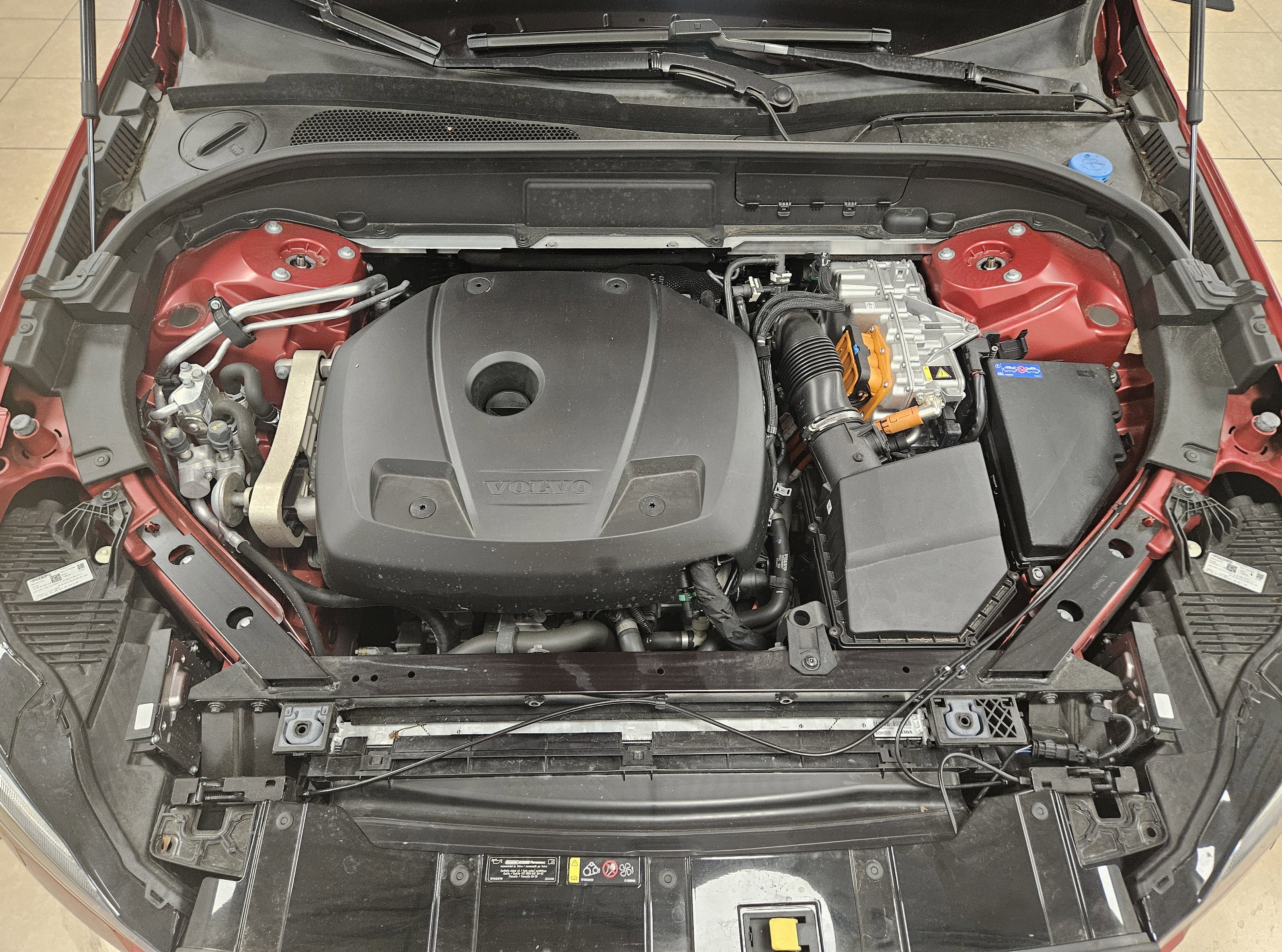 2024 Volvo XC60 Recharge Plug-In Hybrid Ultimate Dark Theme