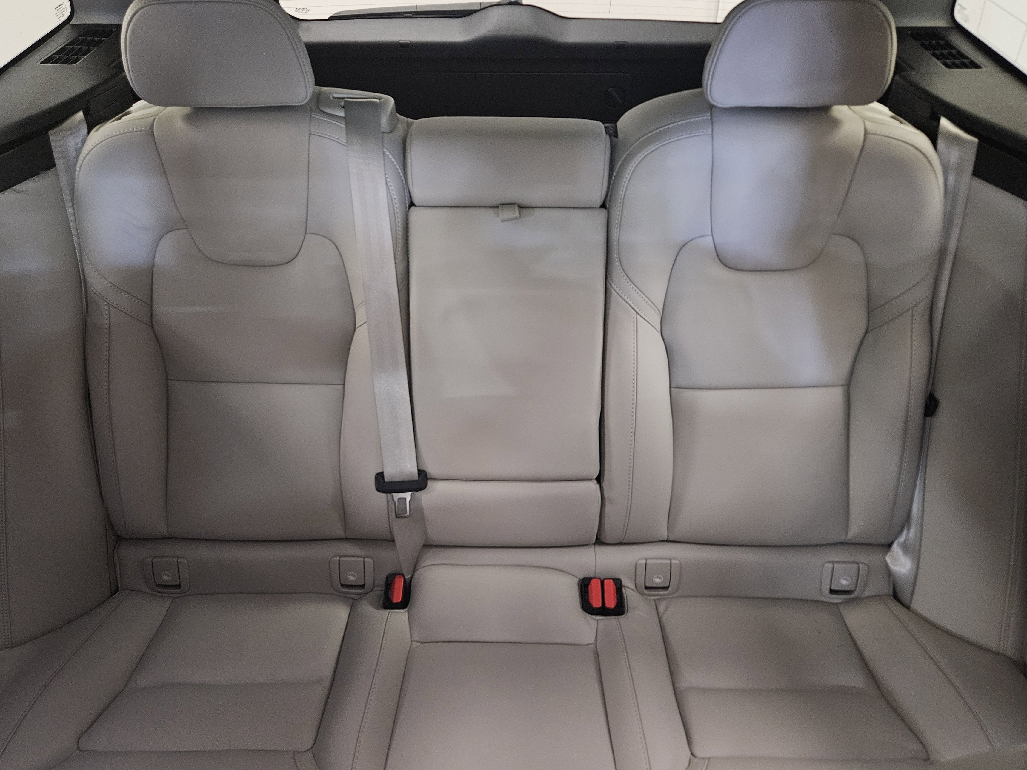 2024 Volvo XC60 Recharge Plug-In Hybrid Ultimate Dark Theme