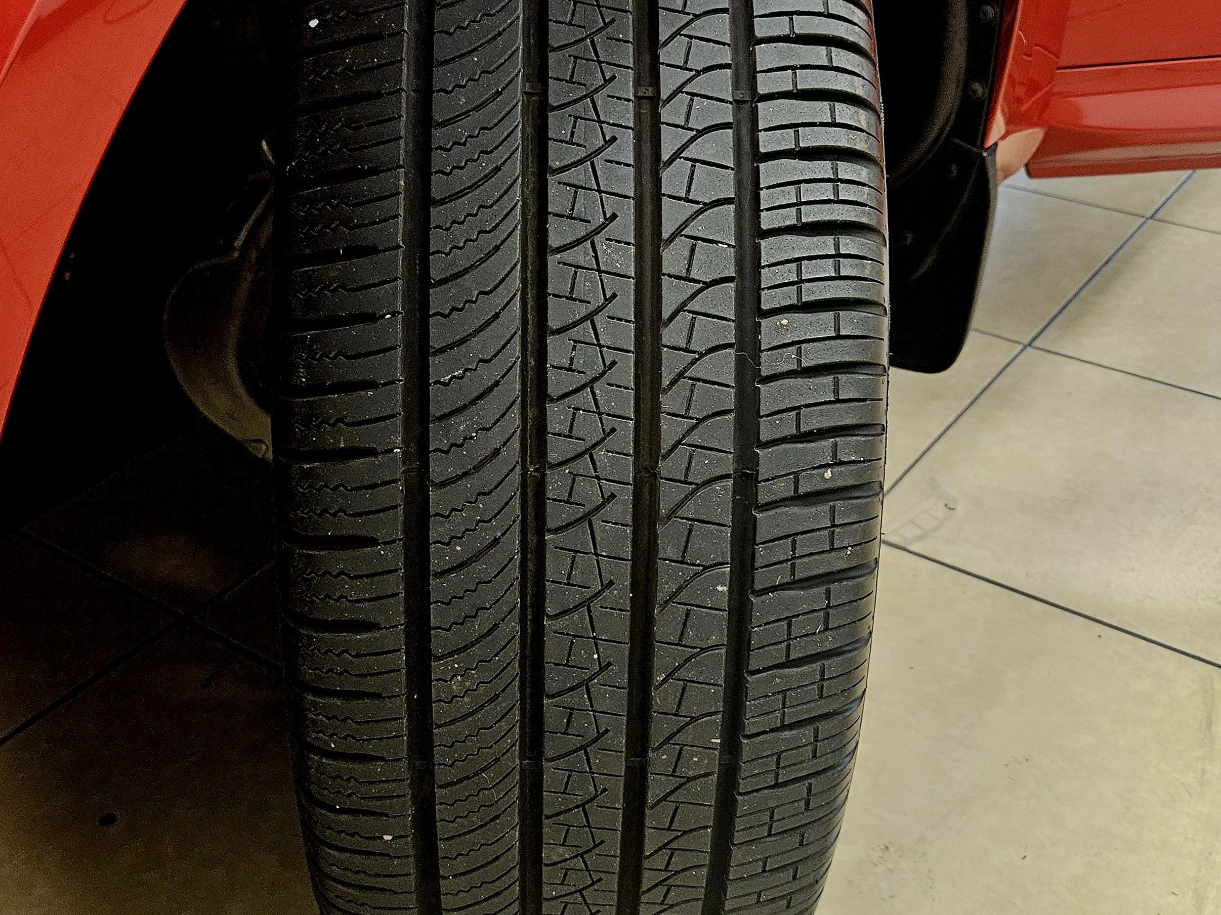 2024 Volvo XC60 Recharge Plug-In Hybrid Ultimate Dark Theme