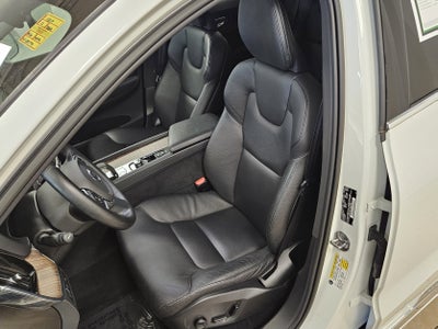 2022 Volvo XC60 Recharge Plug-In Hybrid Inscription Expression