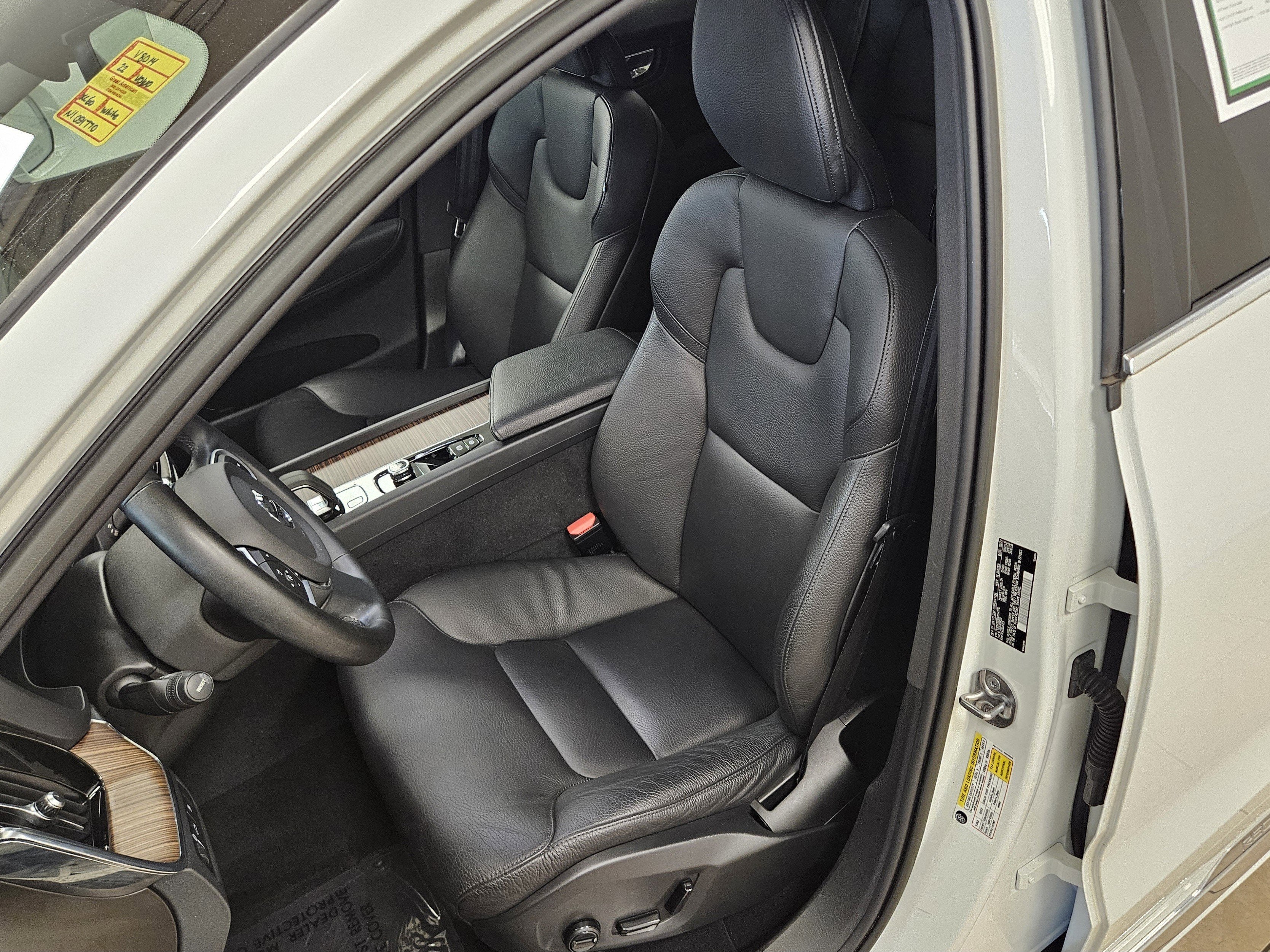 2022 Volvo XC60 Recharge Plug-In Hybrid Inscription Expression