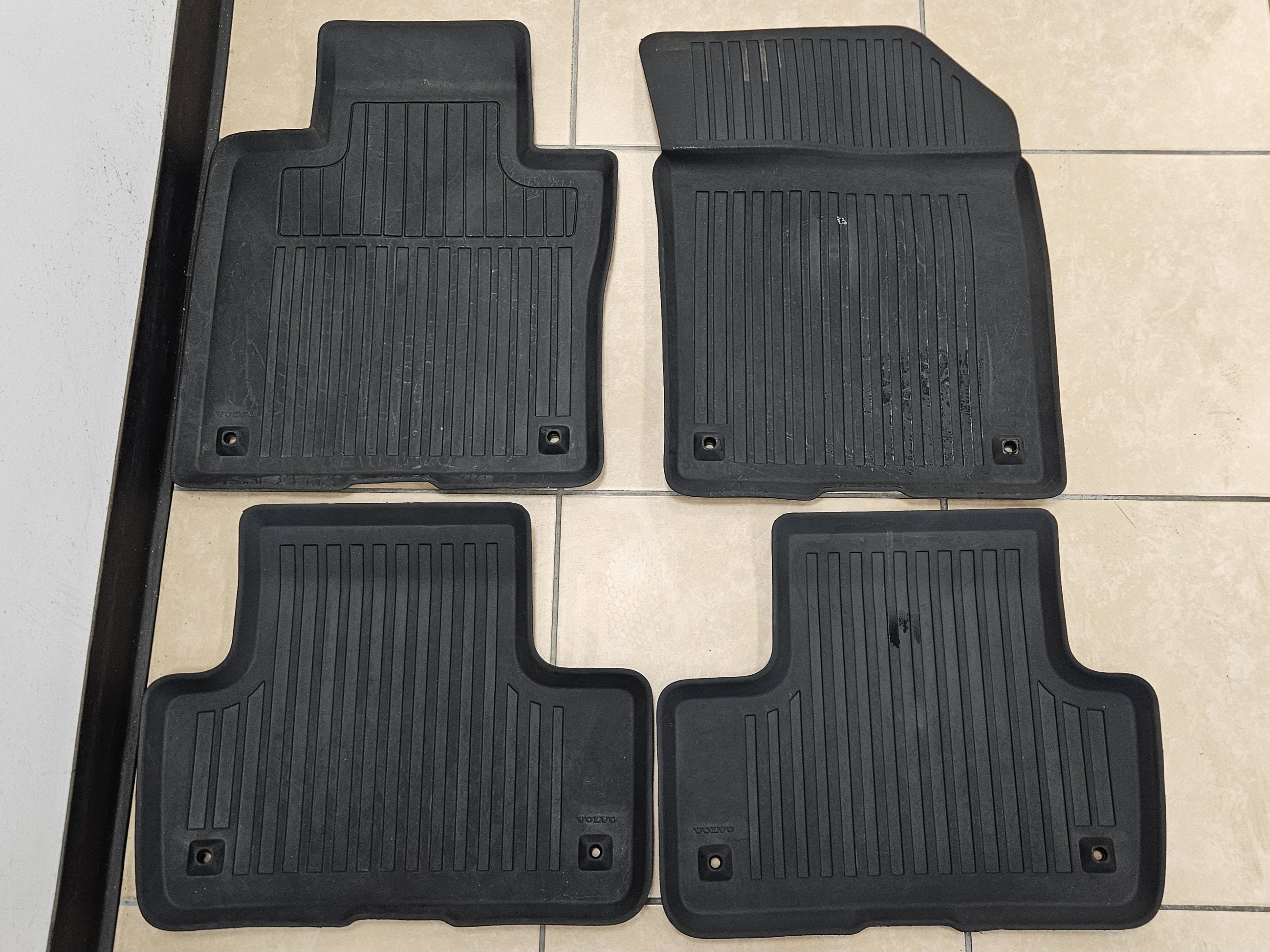 2022 Volvo XC60 Recharge Plug-In Hybrid Inscription Expression