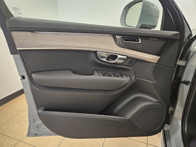 2025 Volvo XC90 Plug-In Hybrid Plus