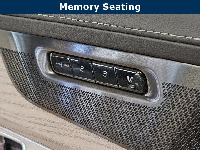 2025 Volvo XC90 Plug-In Hybrid Plus