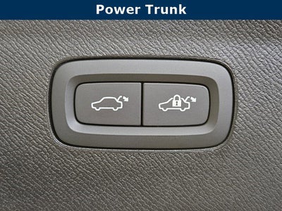 2025 Volvo XC90 Plug-In Hybrid Plus