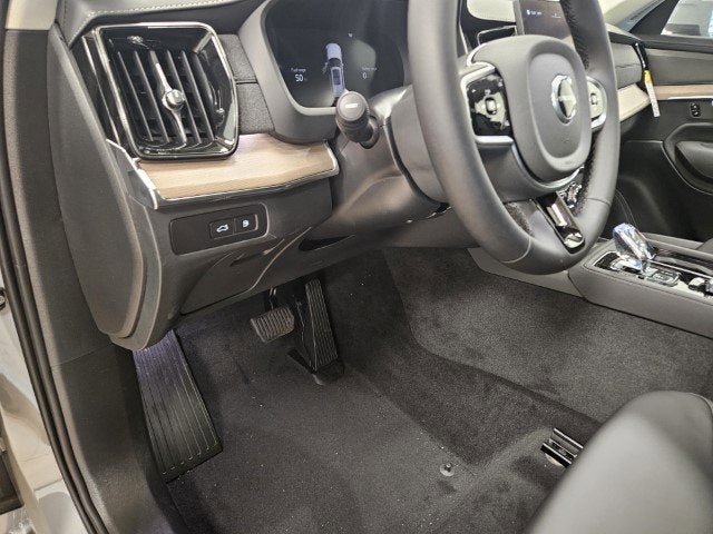 2025 Volvo XC90 Plug-In Hybrid Plus