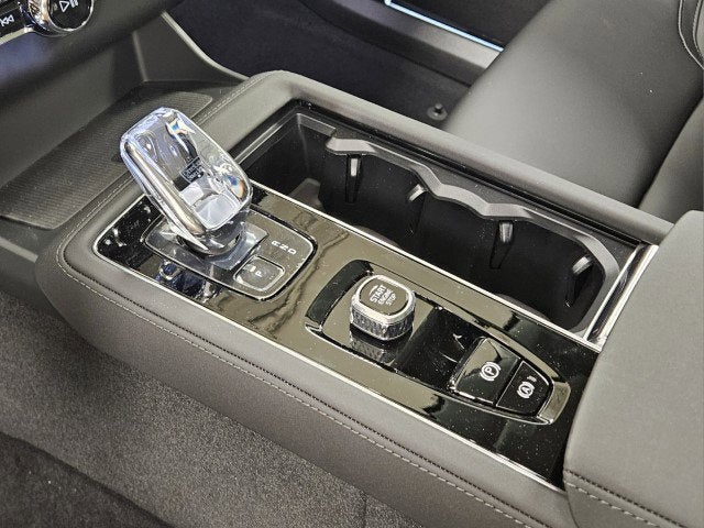 2025 Volvo XC90 Plug-In Hybrid Plus