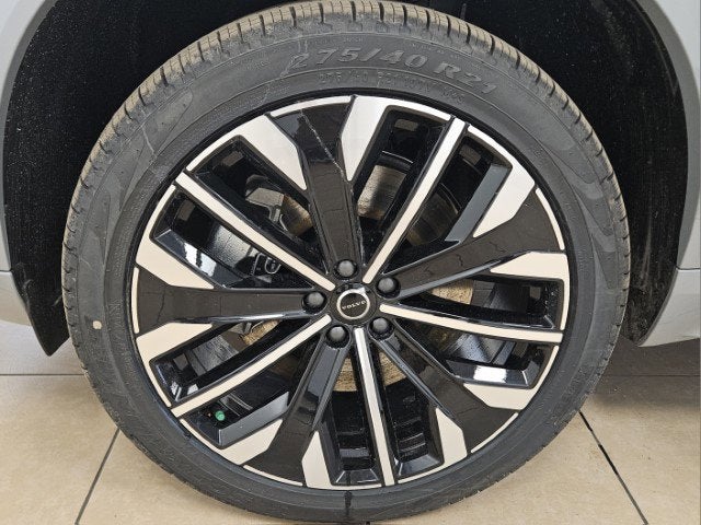 2025 Volvo XC90 Plug-In Hybrid Plus