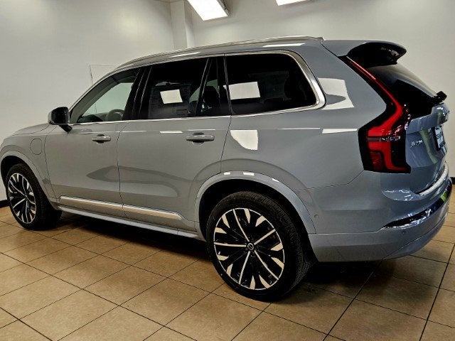 2025 Volvo XC90 Plug-In Hybrid Plus