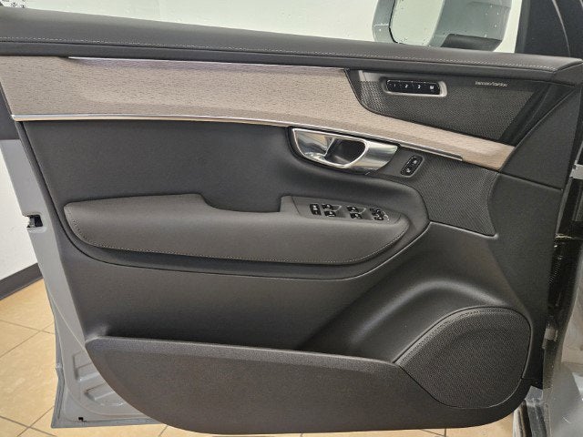 2025 Volvo XC90 Plug-In Hybrid Plus