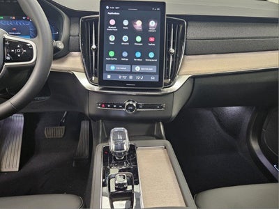 2025 Volvo XC90 Plug-In Hybrid Plus