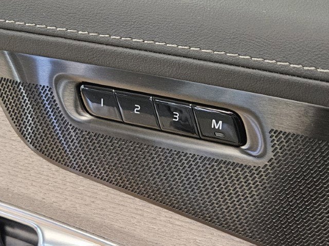 2025 Volvo XC90 Plug-In Hybrid Plus