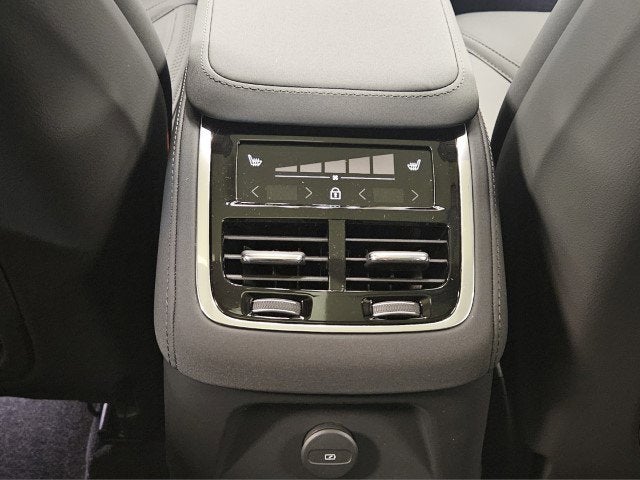 2025 Volvo XC90 Plug-In Hybrid Plus