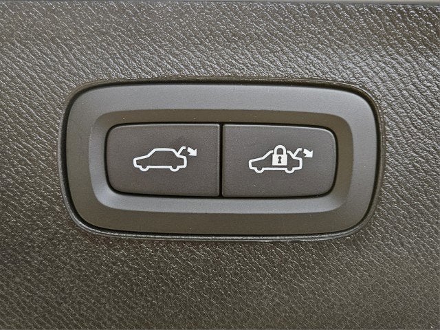 2025 Volvo XC90 Plug-In Hybrid Plus