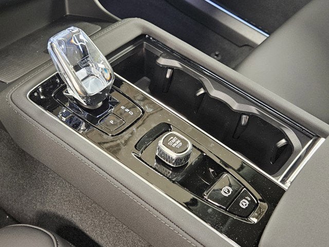 2025 Volvo XC90 Plug-In Hybrid Plus