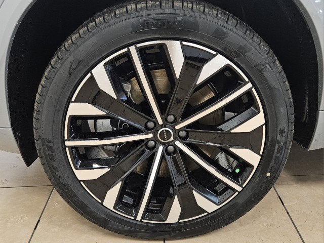 2025 Volvo XC90 Plug-In Hybrid Plus