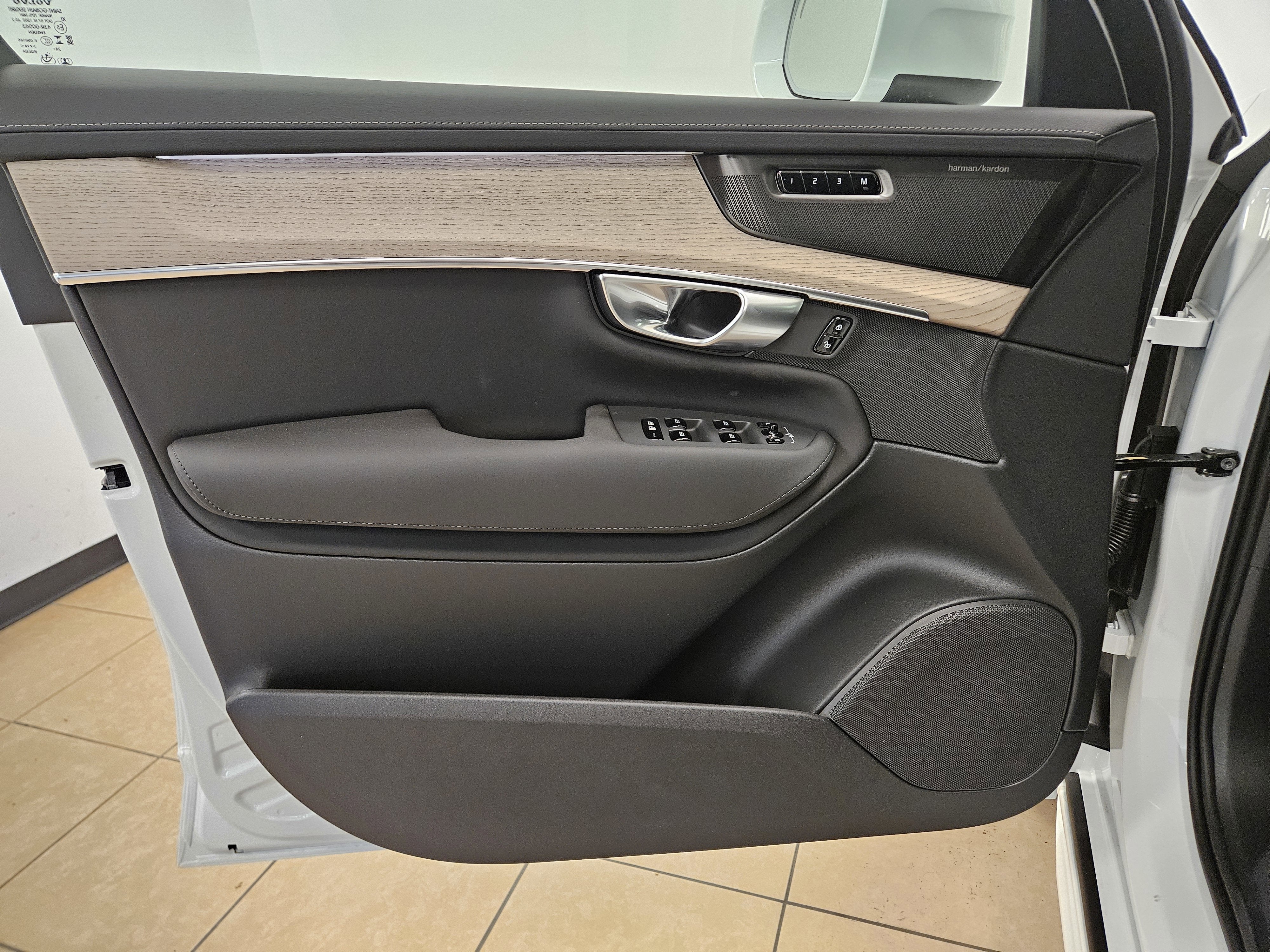 2025 Volvo XC90 Plug-In Hybrid Plus