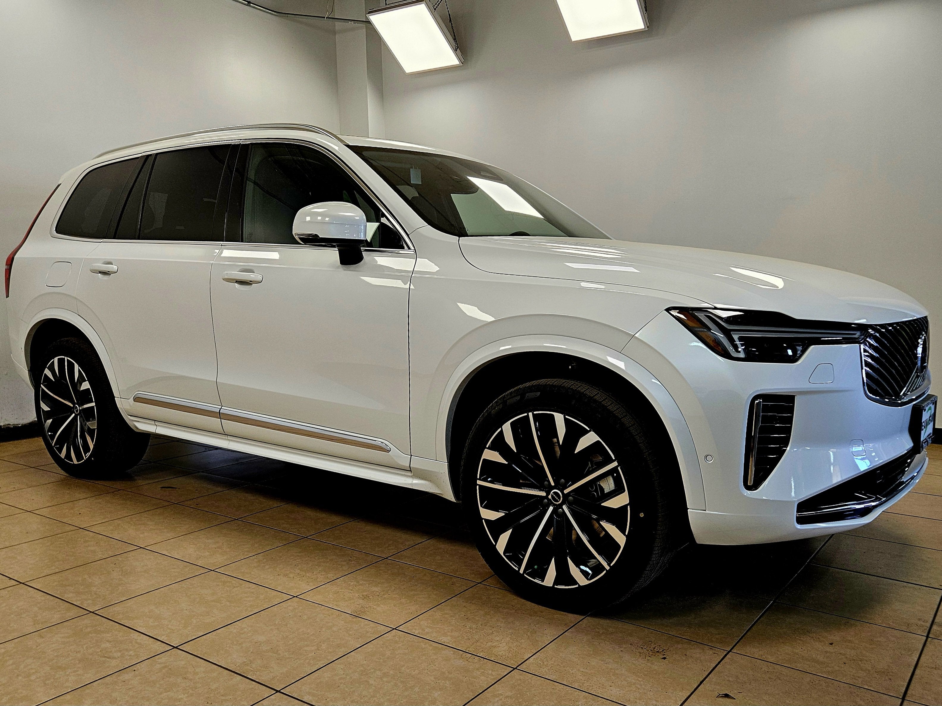 2025 Volvo XC90 Plug-In Hybrid Plus