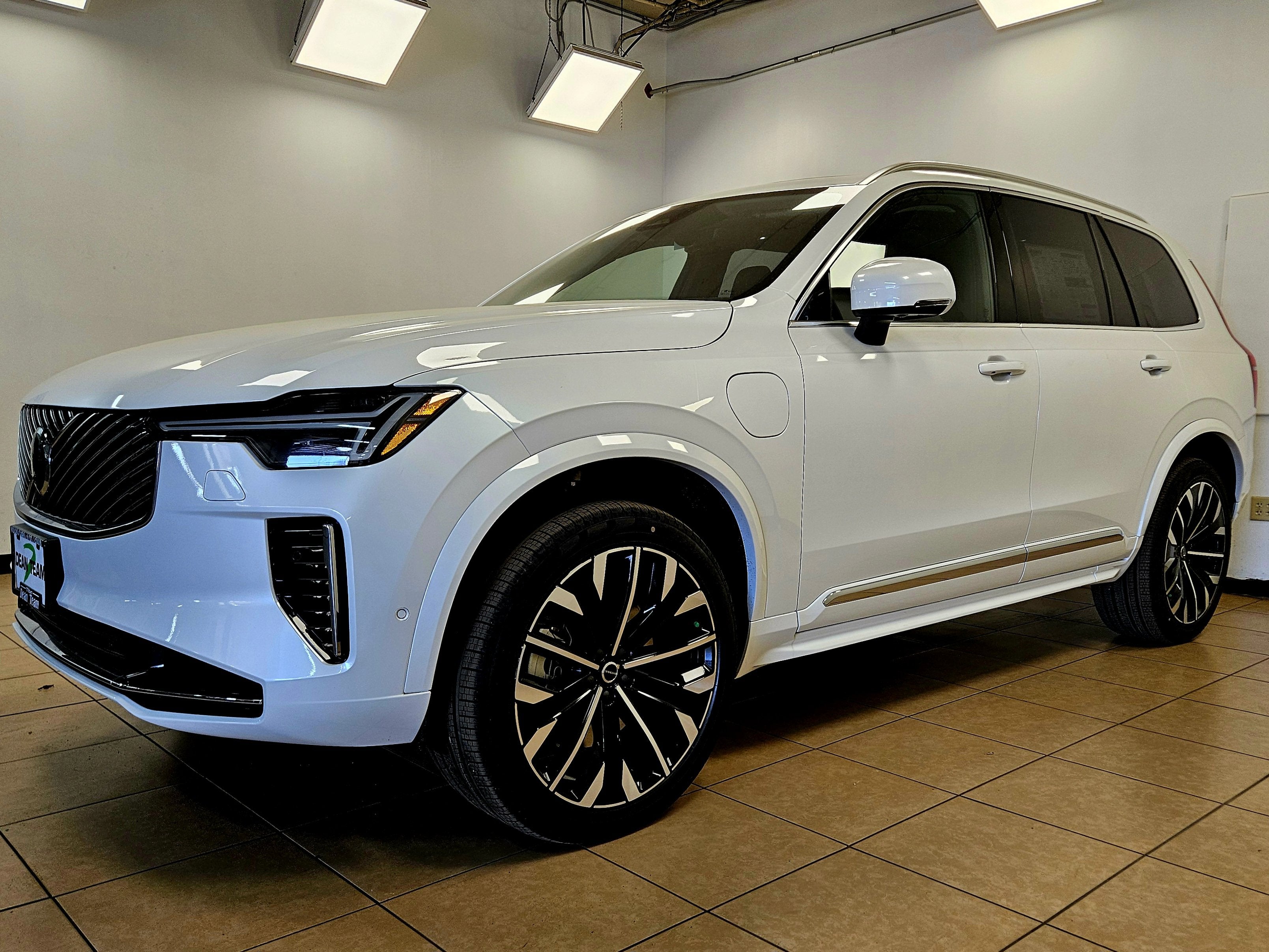 2025 Volvo XC90 Plug-In Hybrid Plus