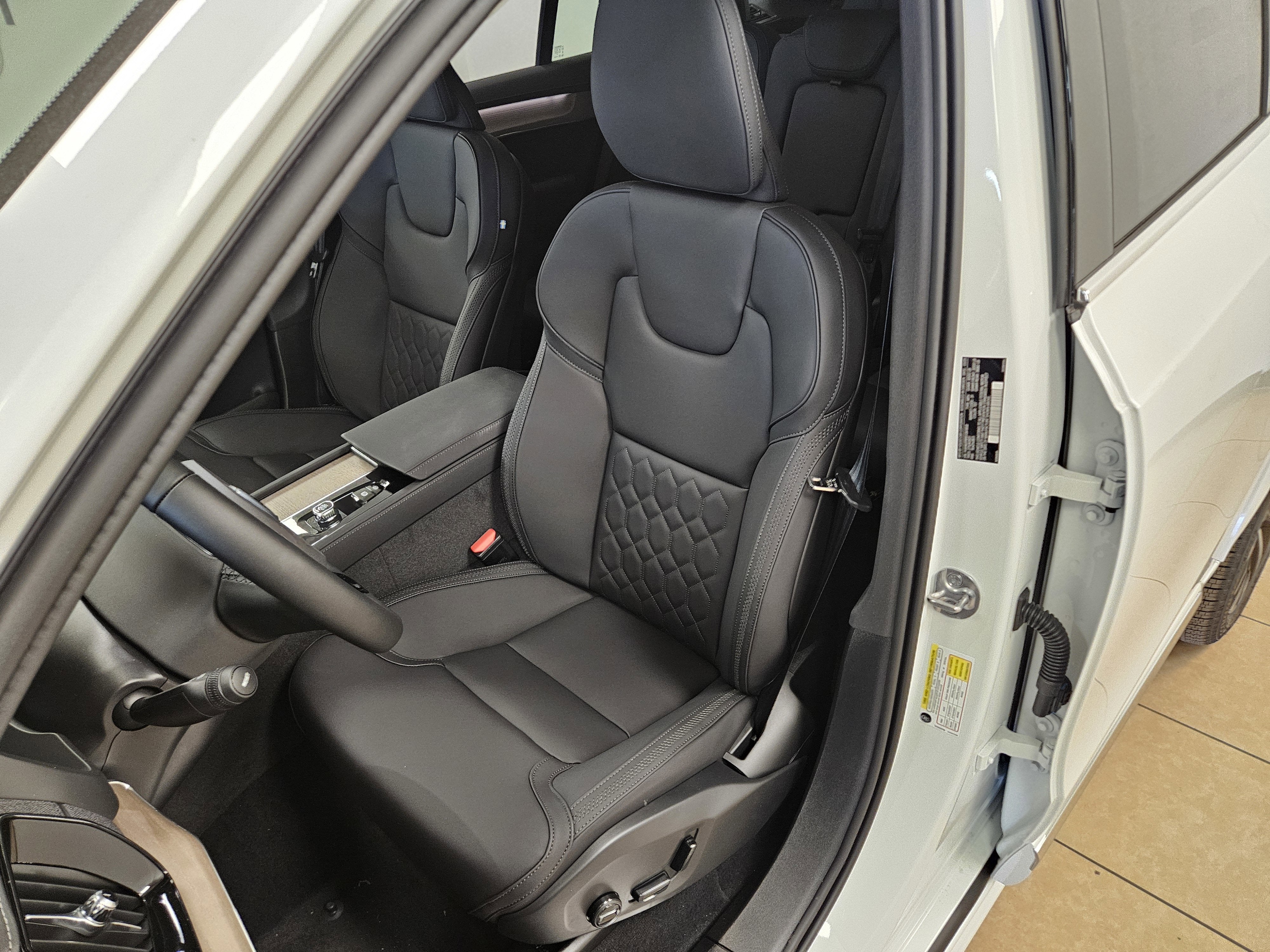 2025 Volvo XC90 Plug-In Hybrid Plus