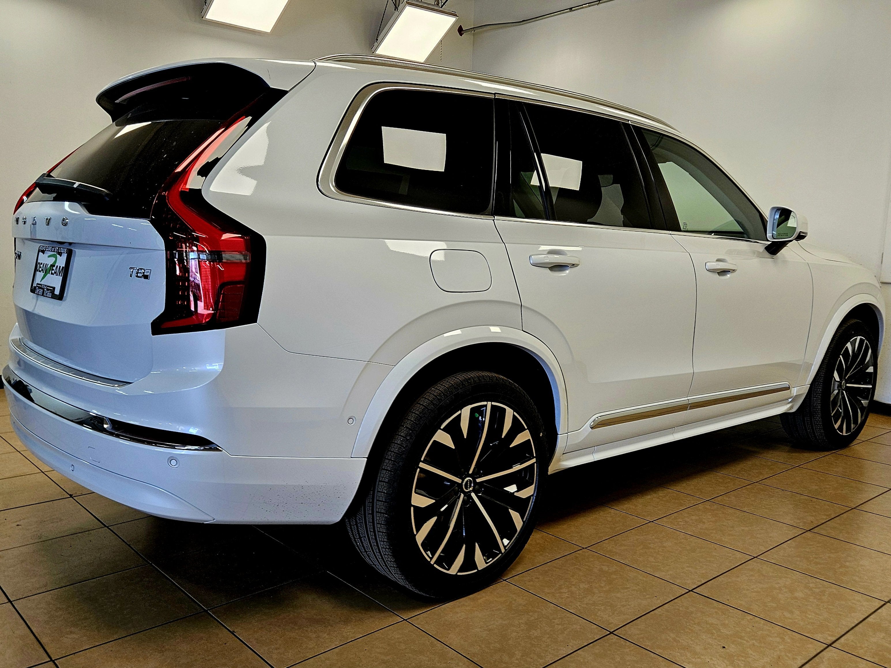 2025 Volvo XC90 Plug-In Hybrid Plus
