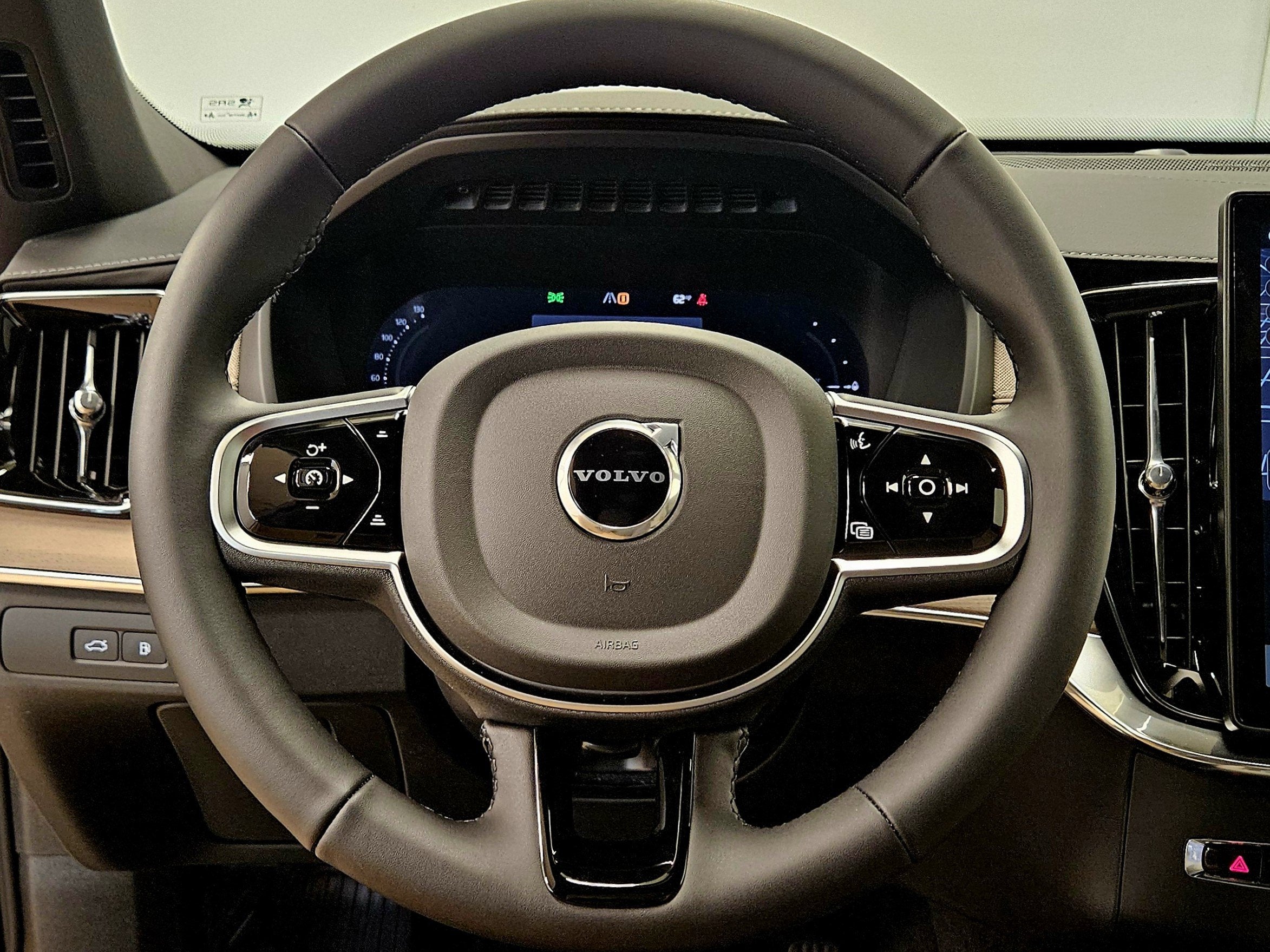 2026 Volvo XC90 Plug-In Hybrid Plus
