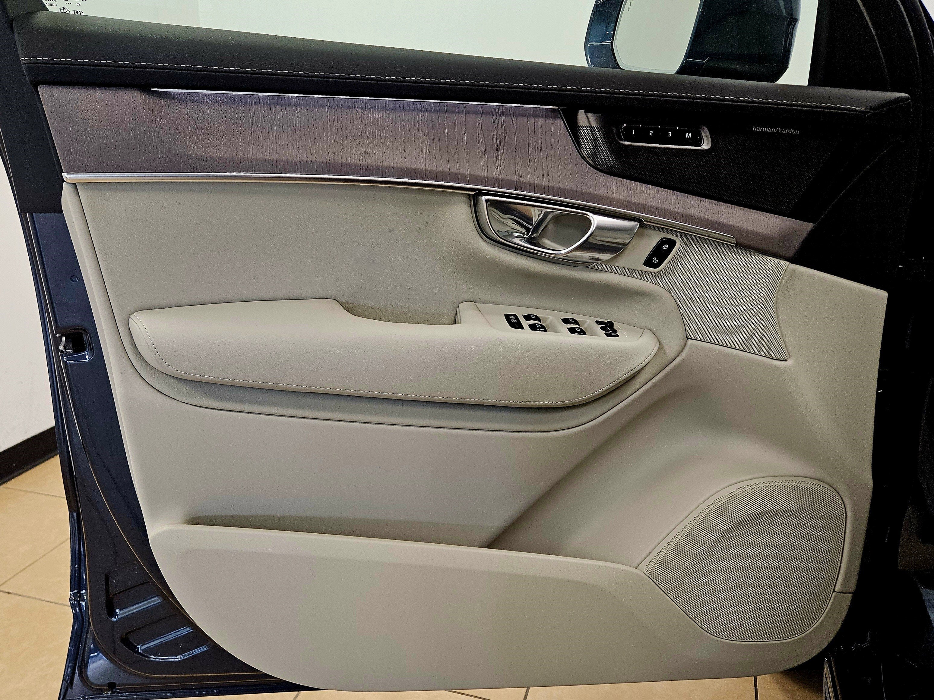 2026 Volvo XC90 Plug-In Hybrid Ultra