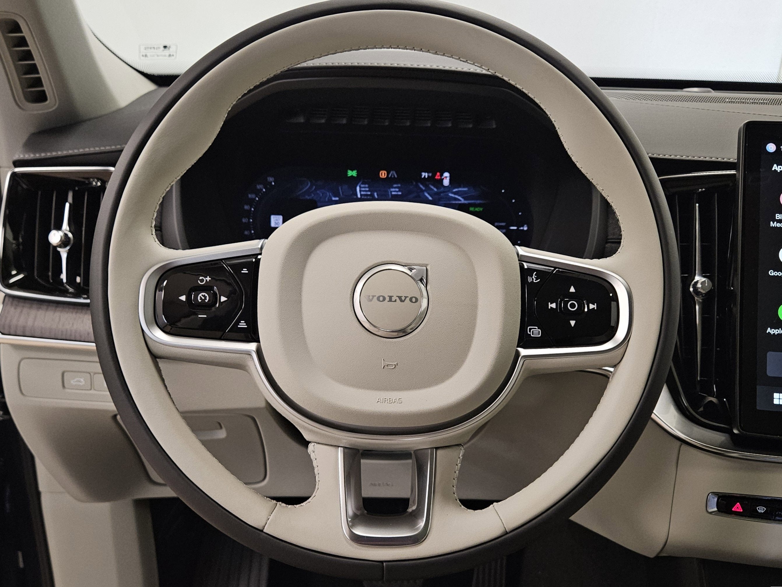 2026 Volvo XC90 Plug-In Hybrid Ultra