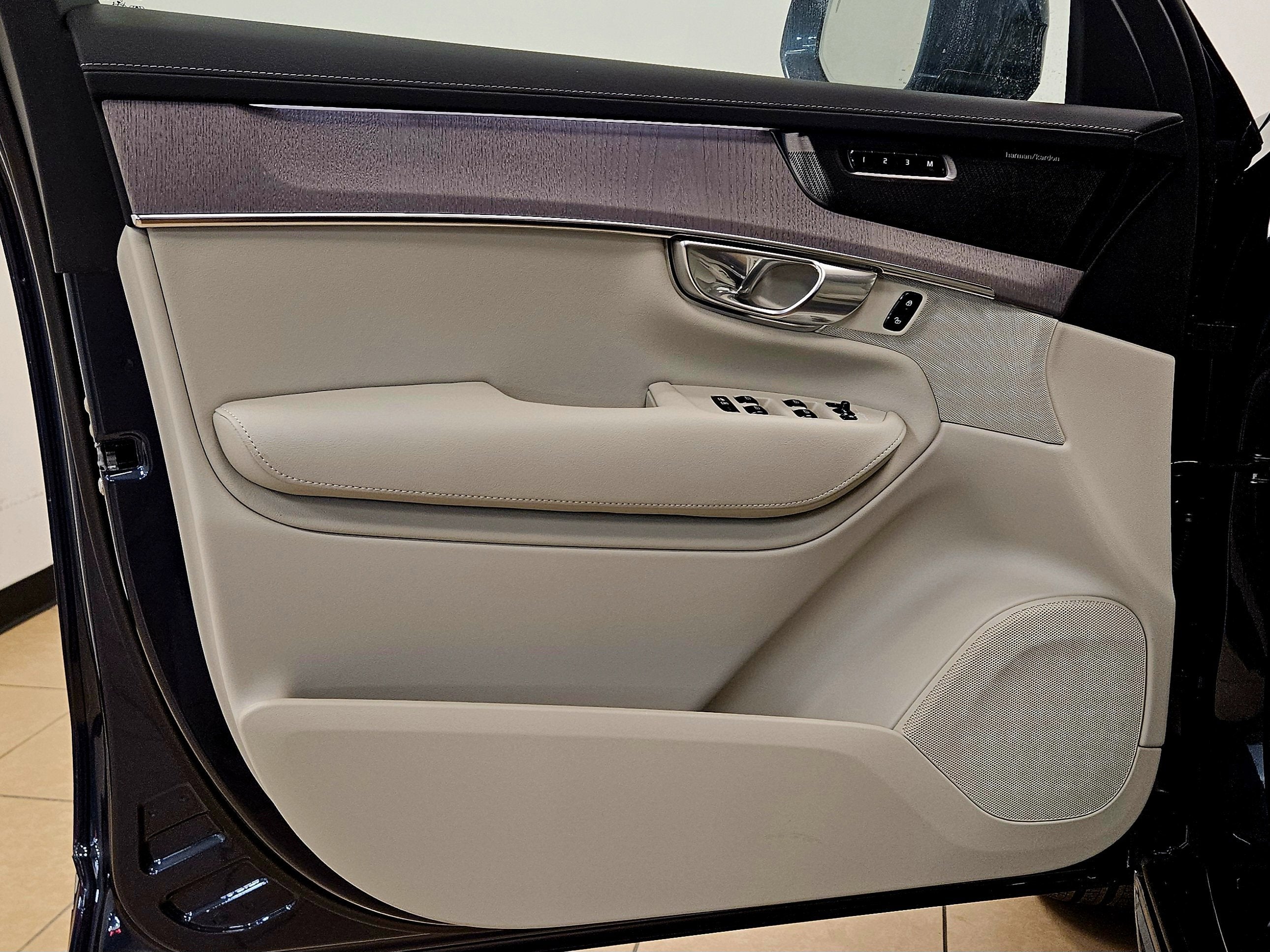 2026 Volvo XC90 Plug-In Hybrid Ultra