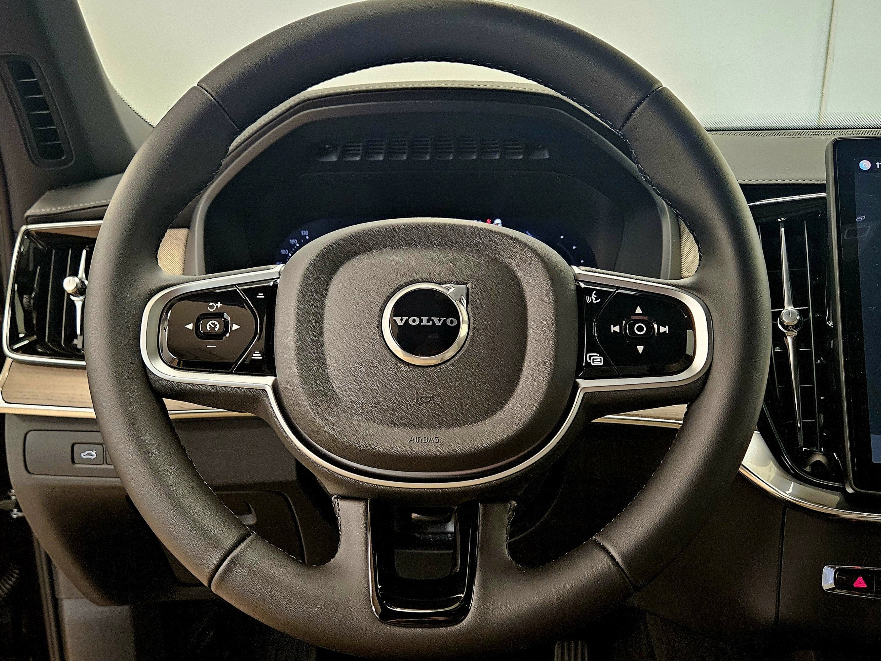 2026 Volvo XC90 Plug-In Hybrid Ultra