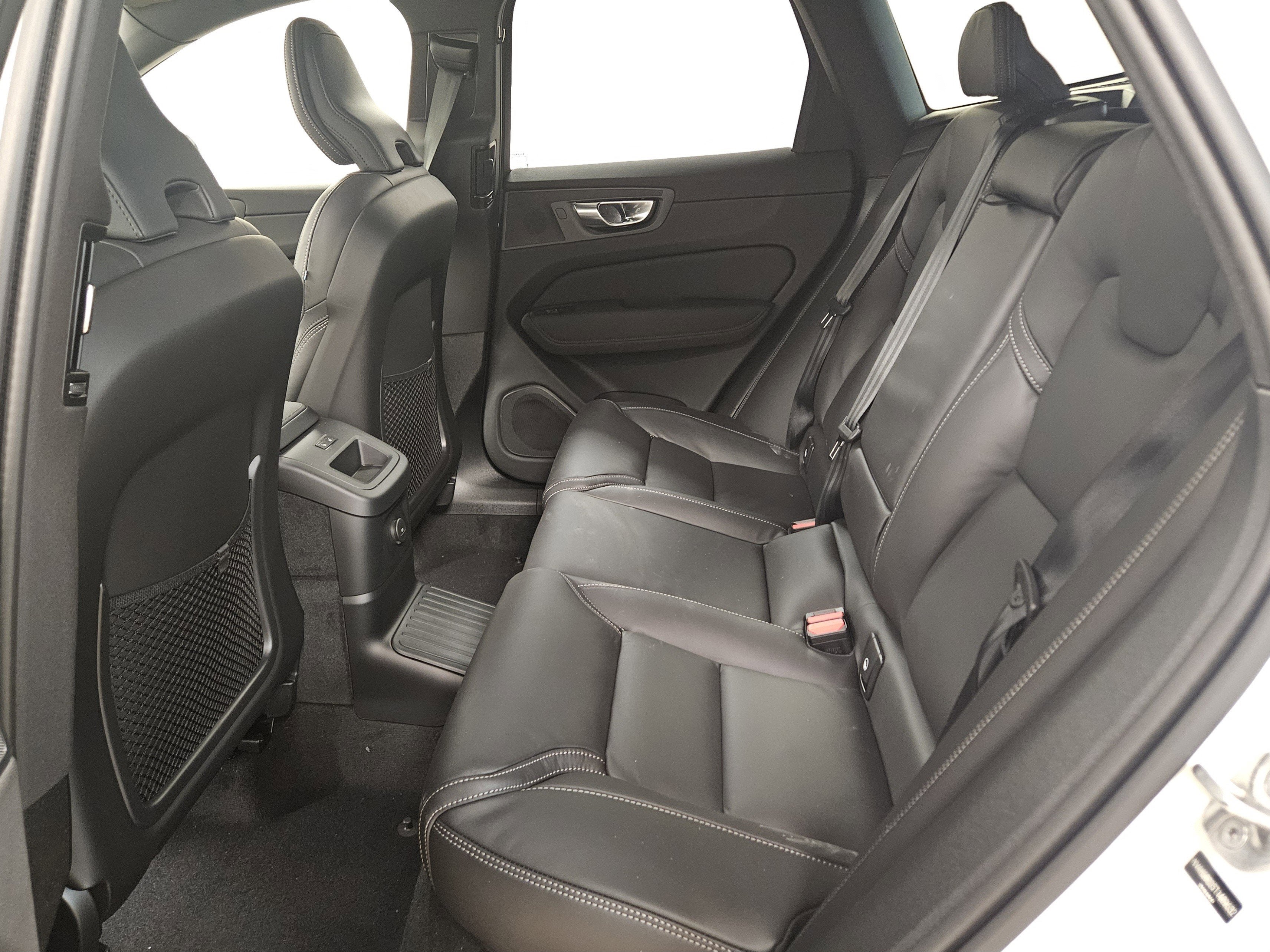 2026 Volvo XC60 Plug-In Hybrid Ultra Black Edition